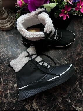 Sorel
Out & About IV
Chills Waterproof 
Shearling Boots
Size 7.5 for Women
